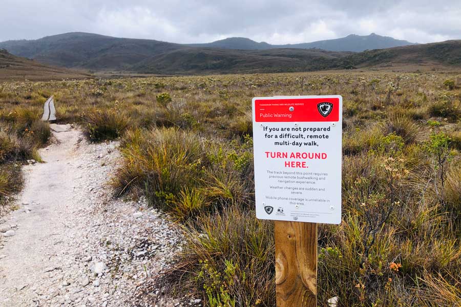 Turn around here sign