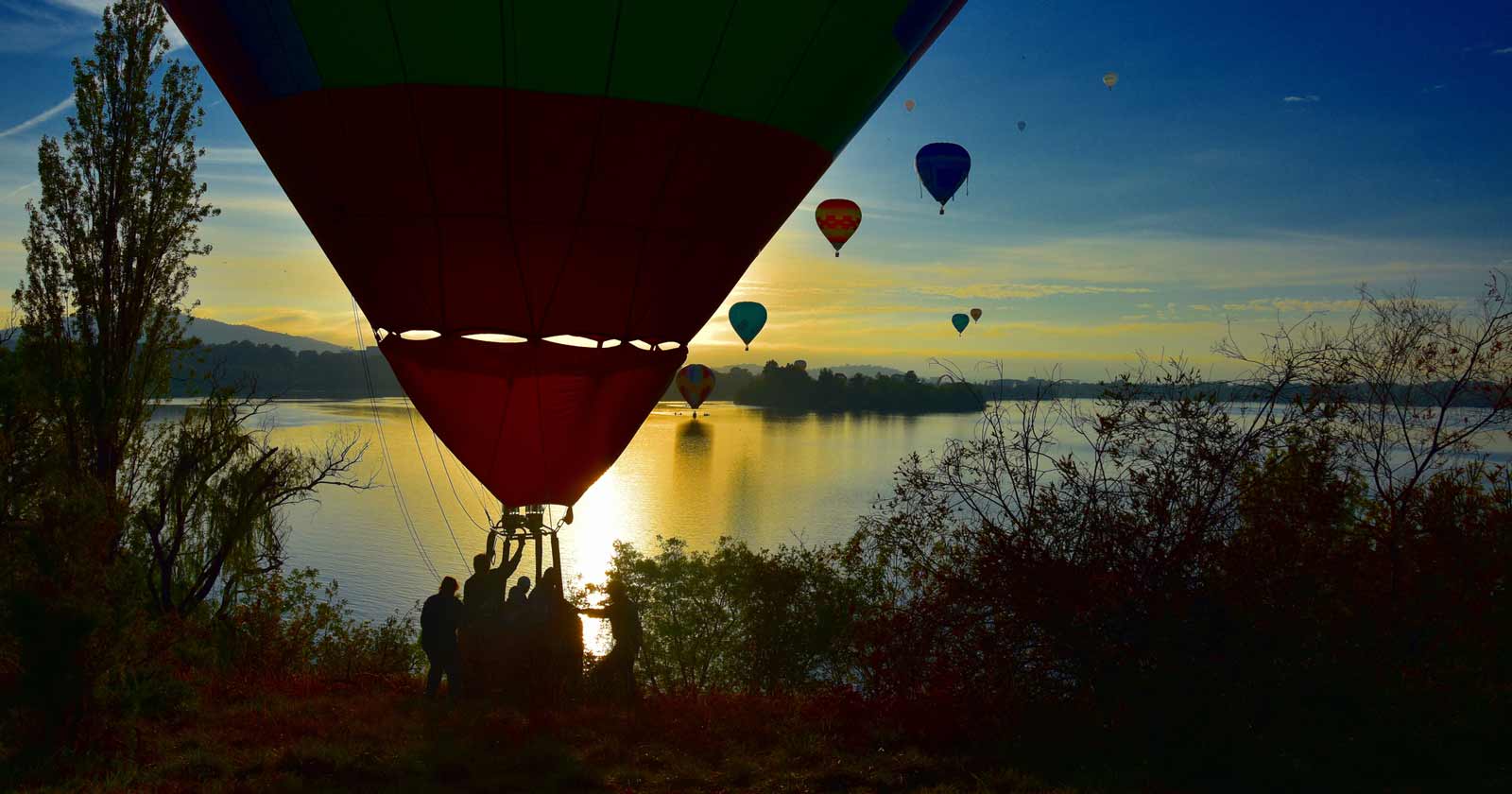 Hot air balloon landing at Lake Burley Griffin