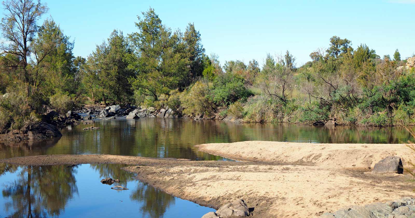 Pine Island, Murrumbidgee Discovery Track